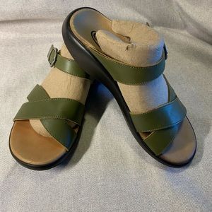 Chaco Women’s Leather Sandal. Size 9
